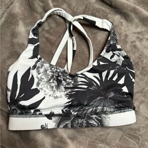 106. Lululemon Sports Bra, Sz 4